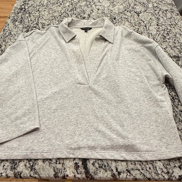 Banana Republic Heather Gray Top - Picture 1 of 2